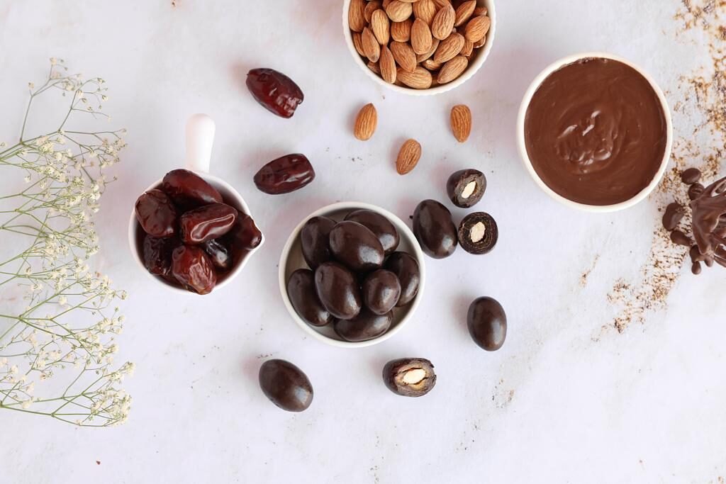 Oracle Nuts & Berry Premium Choco Almond Dates – Chocolate Coated Dates with Crunchy Almond Center(200gm) - Image 3